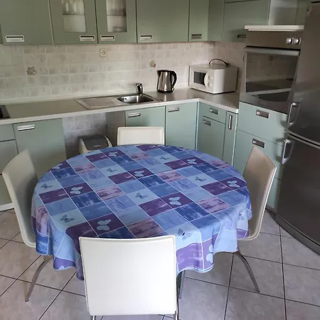 With Private Garden And The Terrace Ev Station Available شقة *